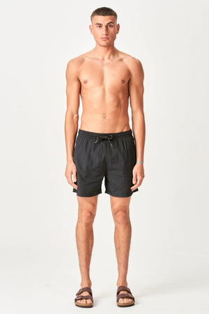 Premium Plaukti Shorts - juoda
