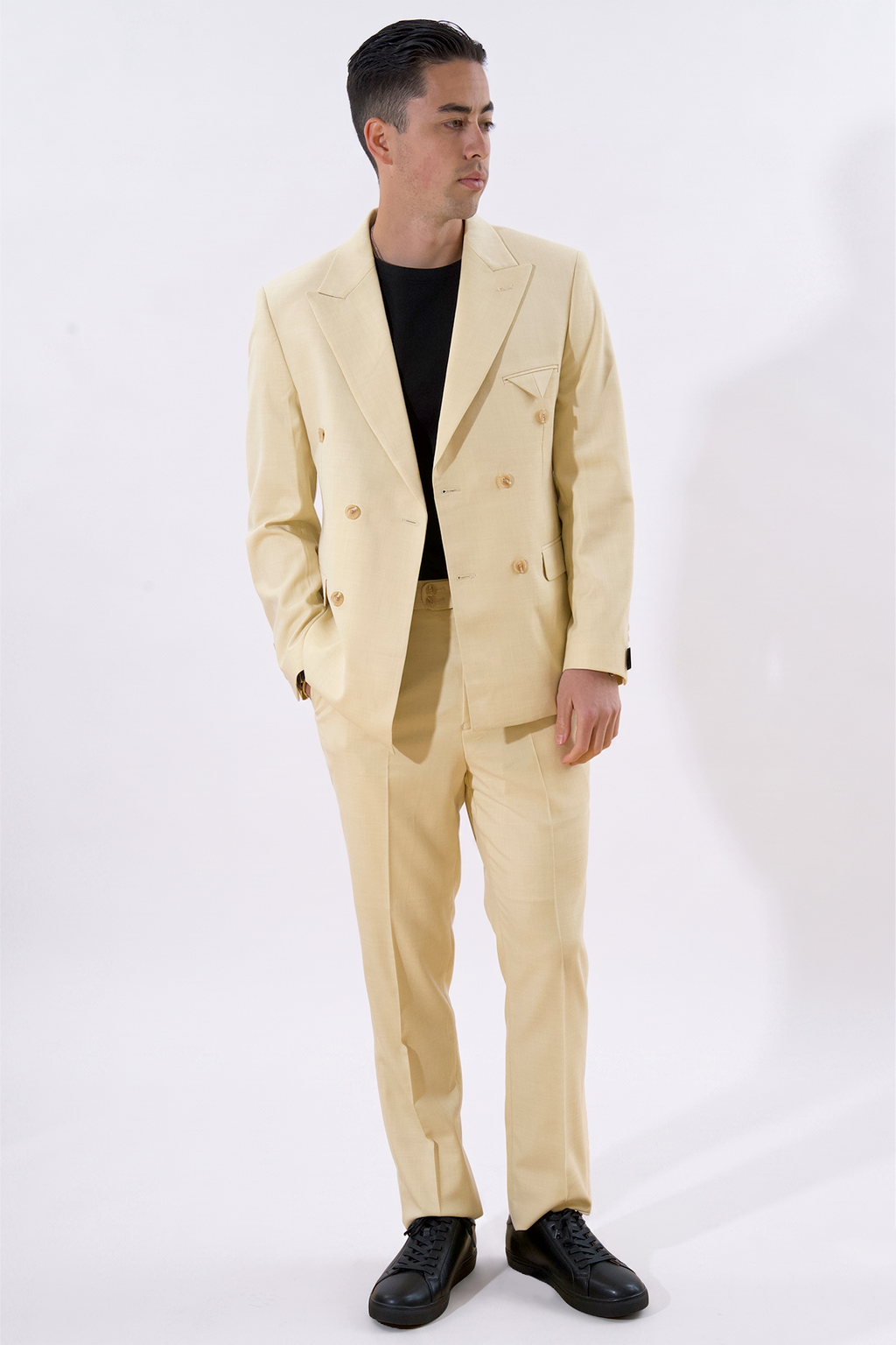Klasikinis švarkas – smėlio spalvos