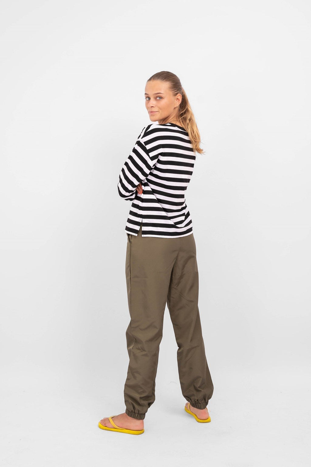 „Nelli“ megztinis ilgomis rankovėmis - juodas