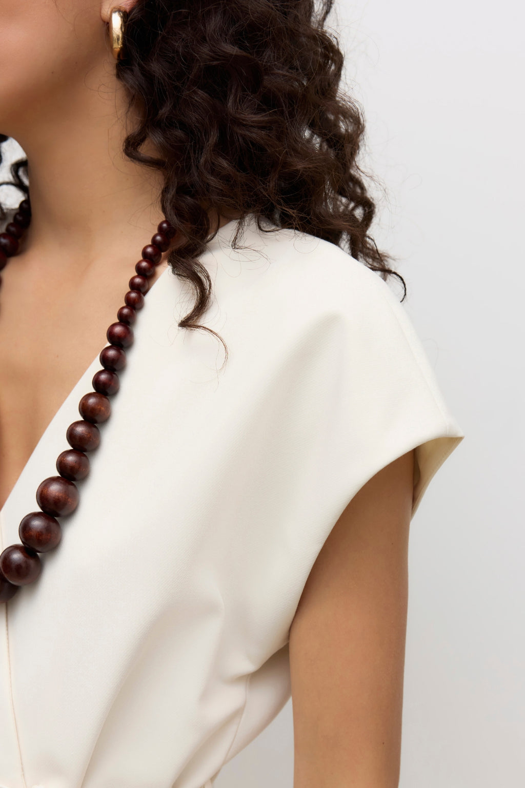 Vannah V-Neck Midi liemenė - beržas