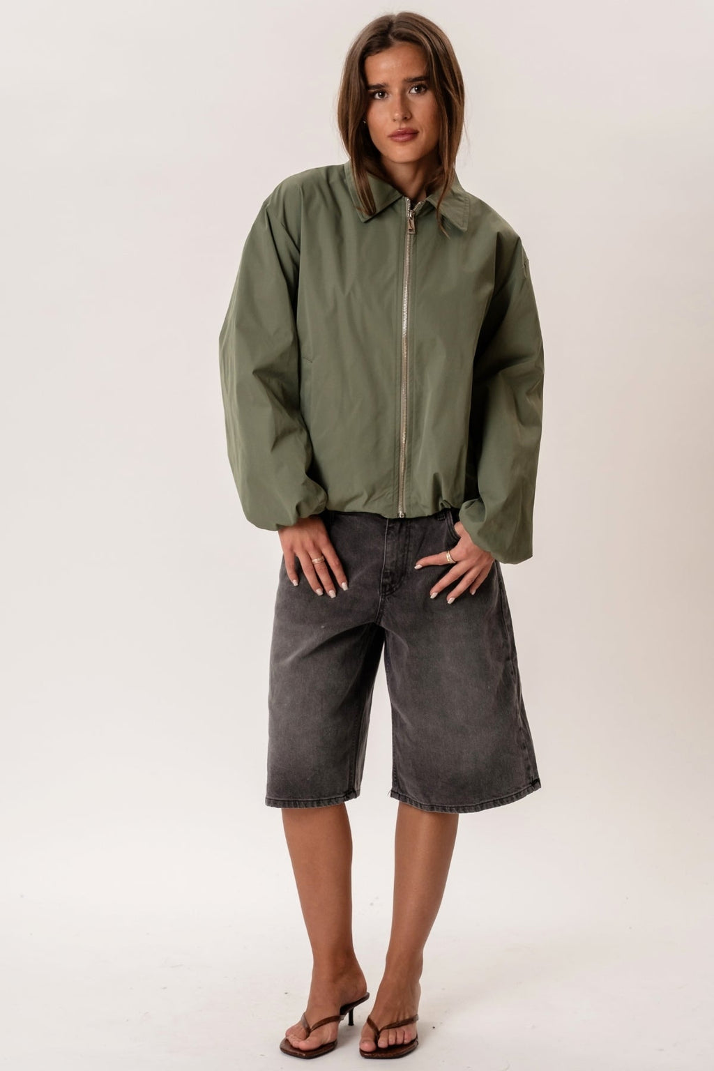 Ines Trumpas švarkas - chaki