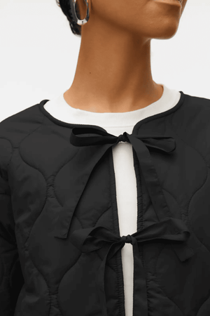 „Sabine LS“ dygsniuota striukė - juoda