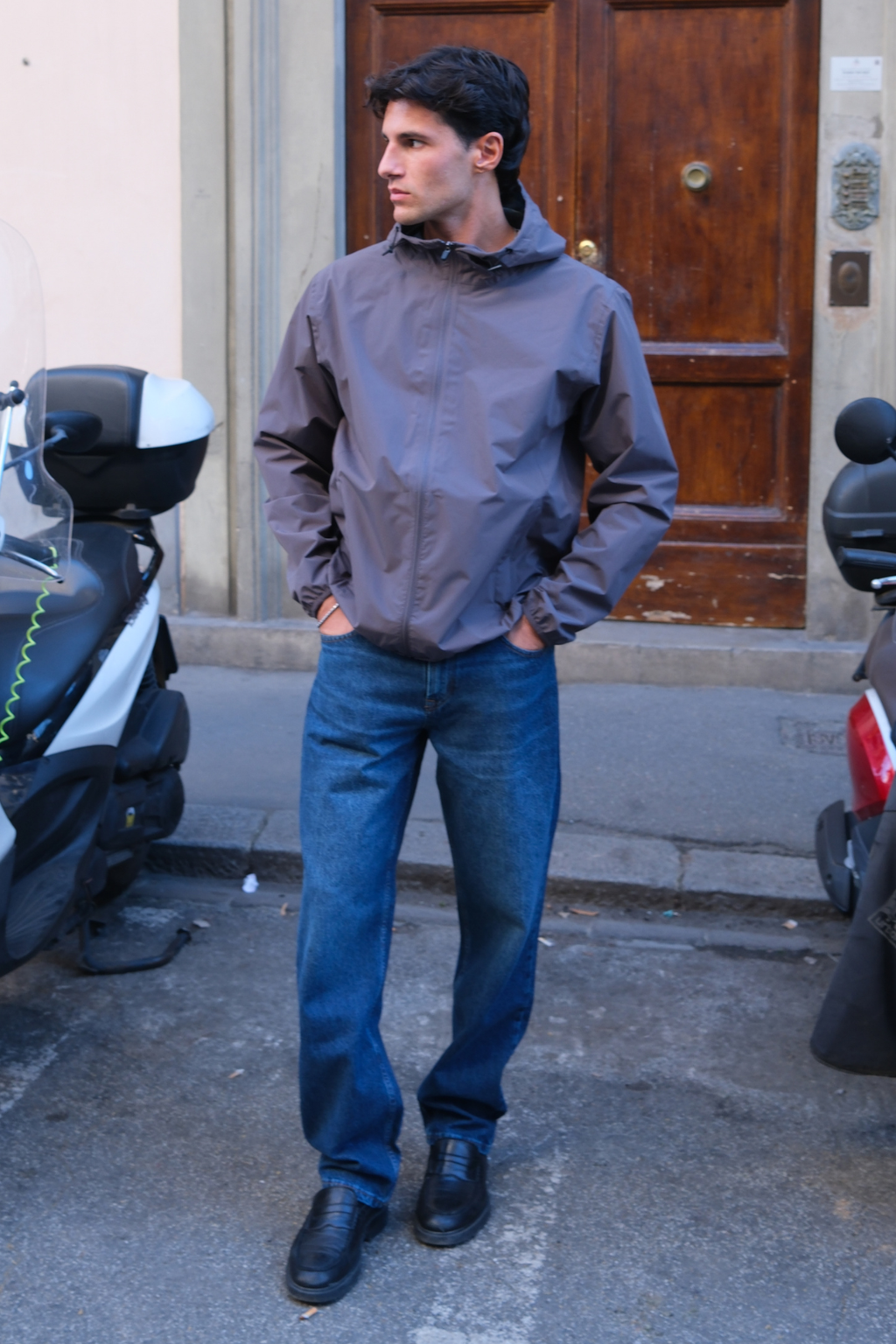 Vėjobreakeris - tamsiai pilka