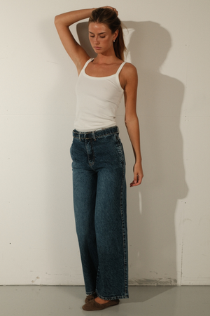 „Amalia Jeans“ - vidutiniškai mėlyna spalva