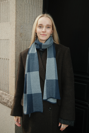 Šalikas – tamsiai languotas