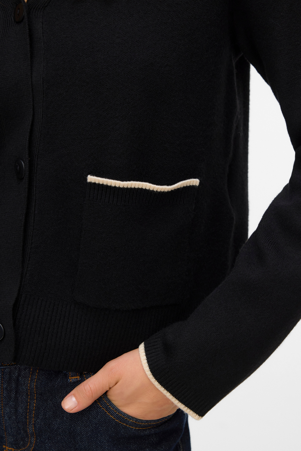 Auksinis V formos kaklo kontrastinis megztinis - juodas W. Beržas