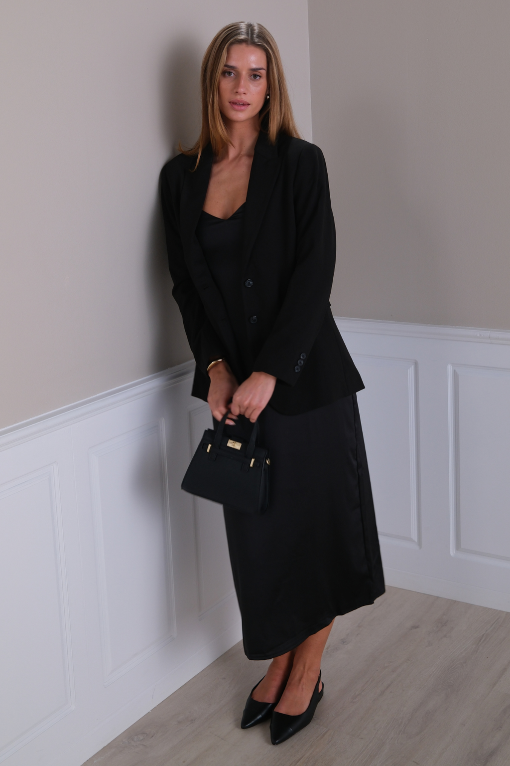 Klasikinio stiliaus švarkas - juodas