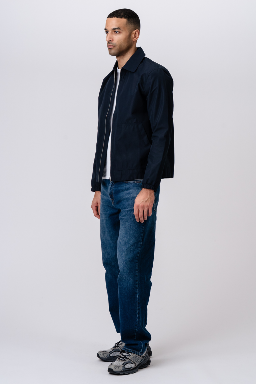 Trumpa striukė su užtrauktuku – tamsiai mėlyna