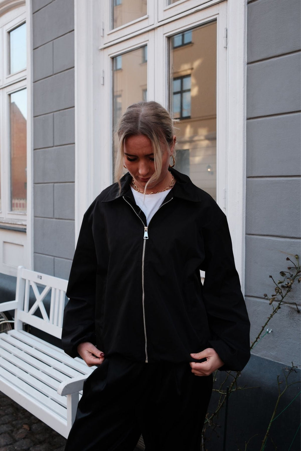 Ines Trumpas striukė – juoda