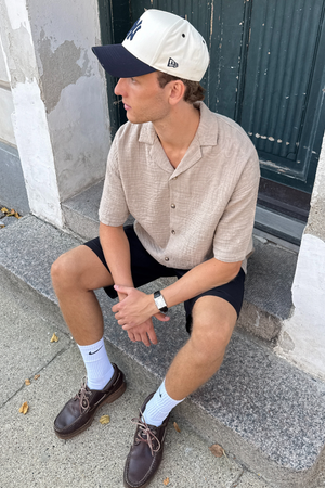 Trumpos rankovių marškinėliai - smėlis