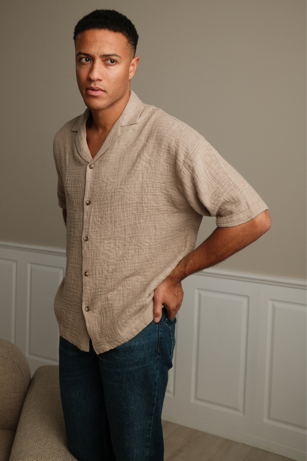 Trumpos rankovių marškinėliai - smėlis