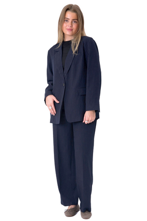 Negabaritinis kostiumas („Navy Pinstripe“) - pakuotės sandoris