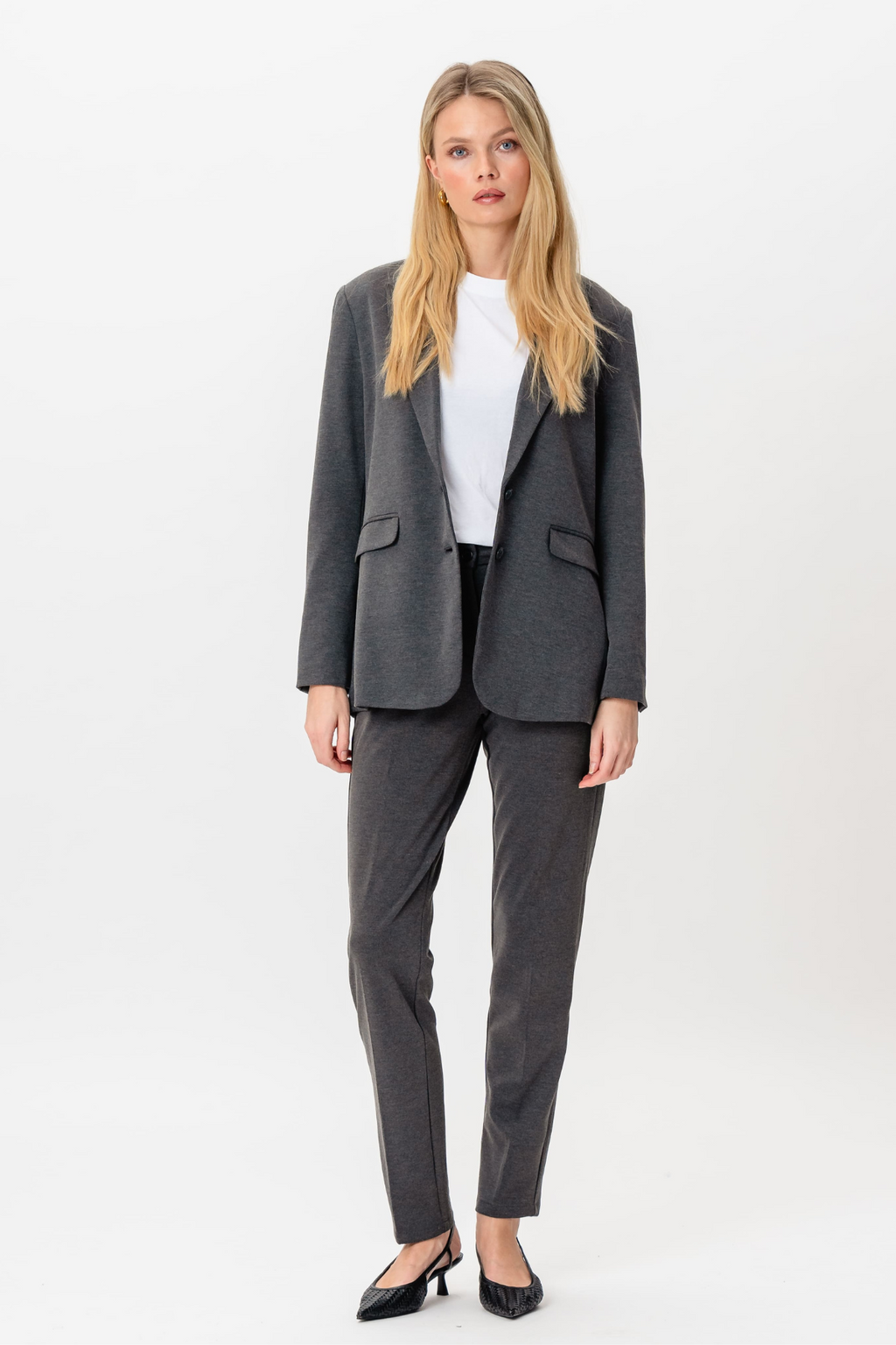 Performance Moteriškas kostiumas (tamsiai pilkas) – pasiūlymas