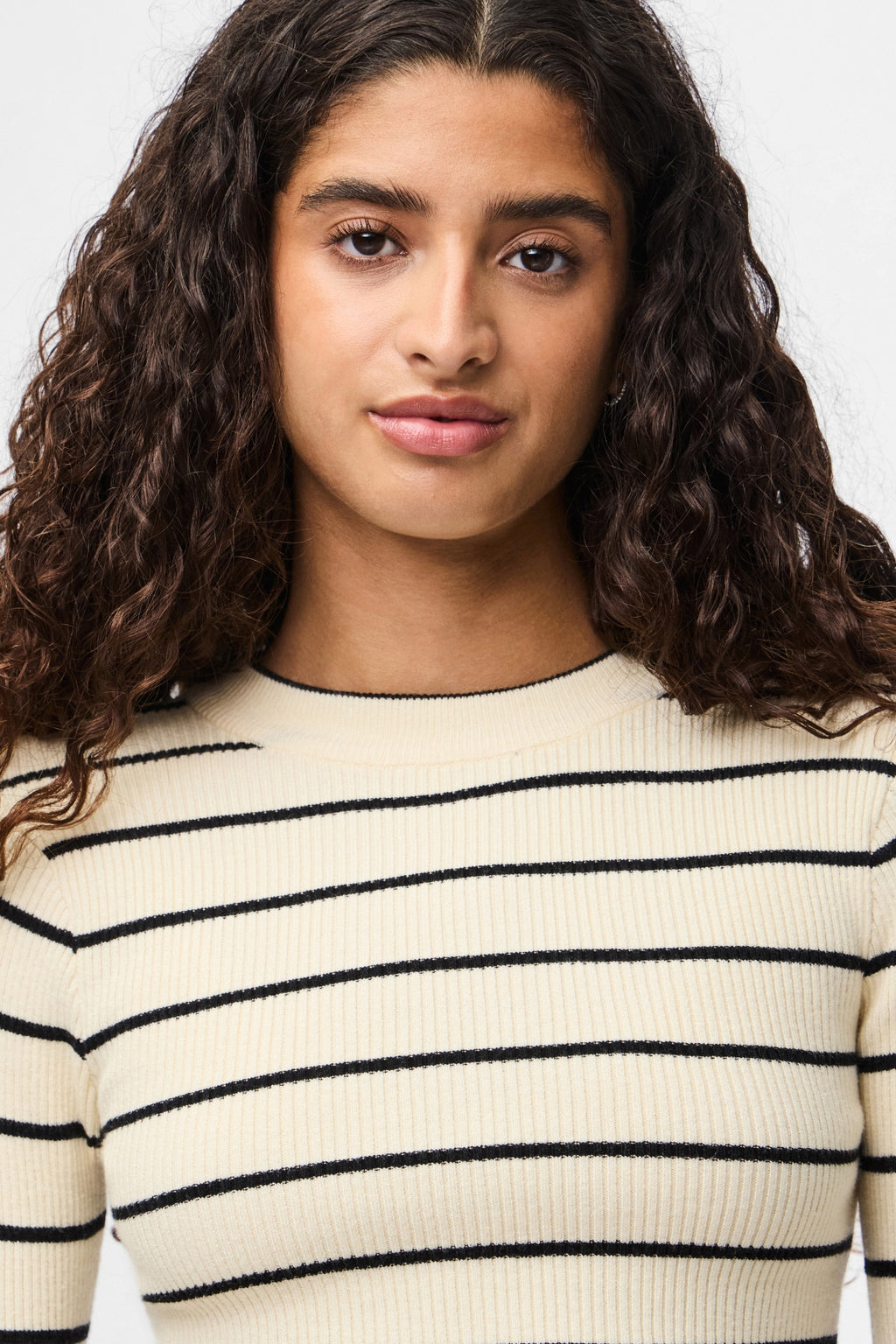 Mira New O-Neck Knit - beržas/juodas