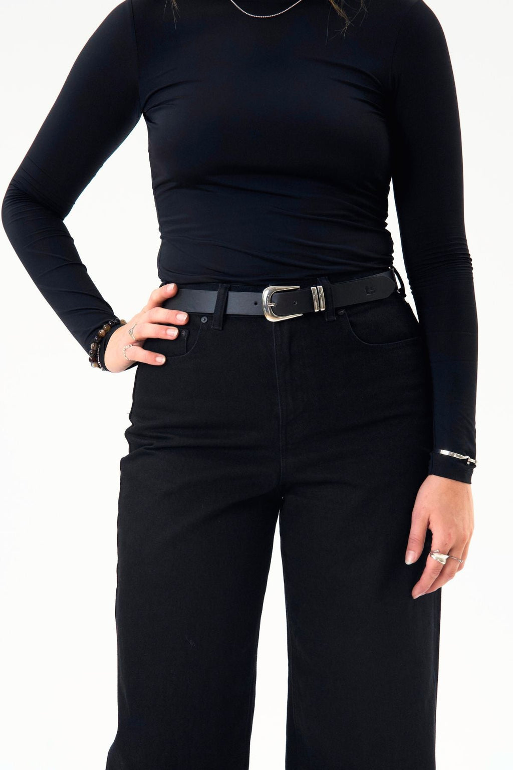 Emily Belt - juoda