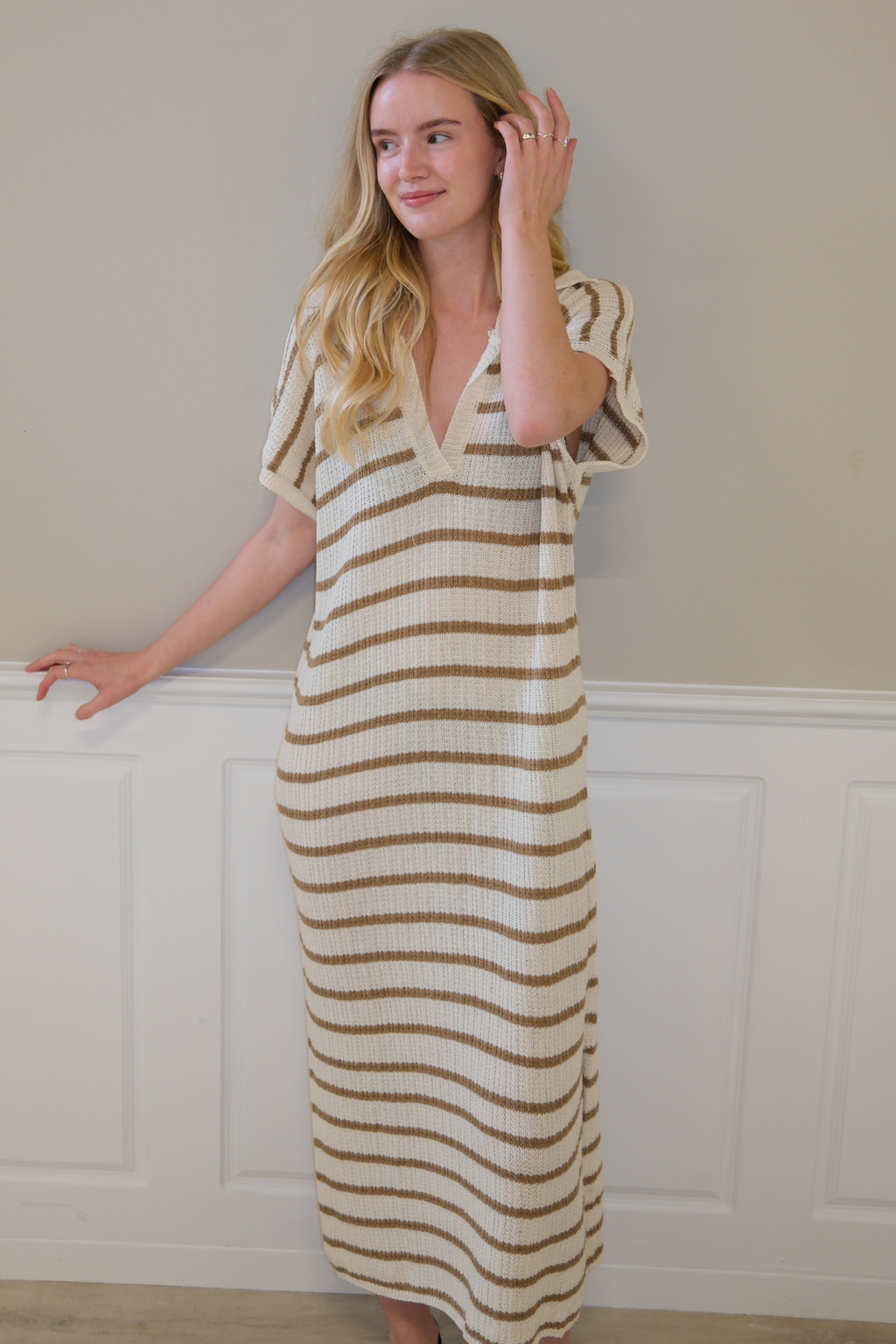 Viktorijos suknelė - balta/smėlio spalvos