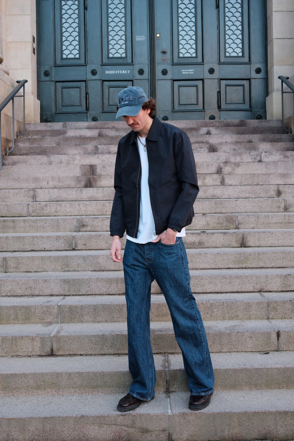 Trumpa striukė su užtrauktuku – tamsiai mėlyna