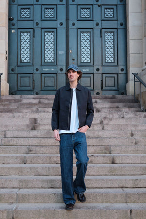 Trumpa striukė su užtrauktuku – tamsiai mėlyna