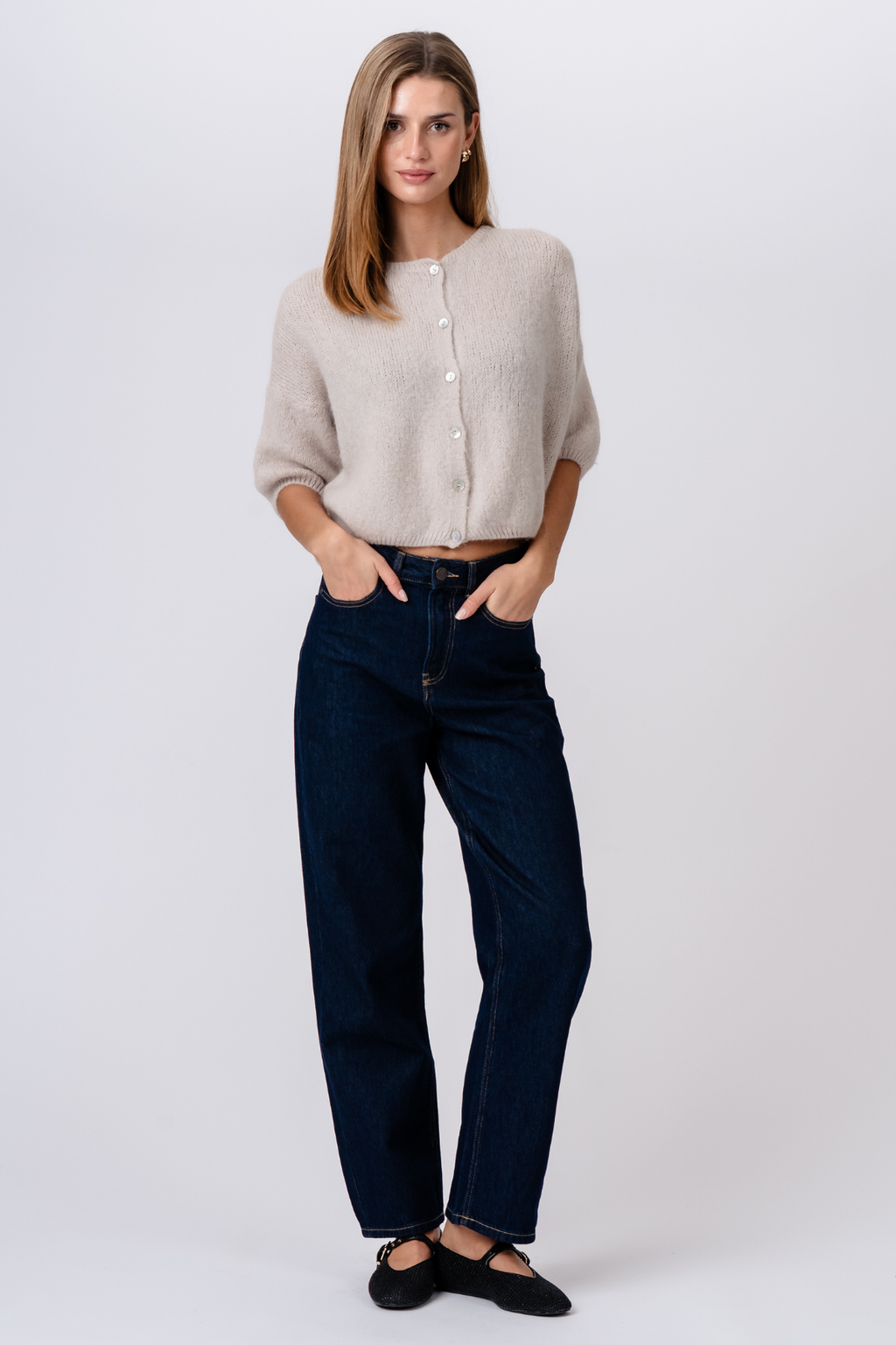 Marijos trumpomis rankovėmis mezginys – smėlio spalvos