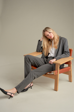 Performance Moteriškas kostiumas (tamsiai pilkas) – pasiūlymas