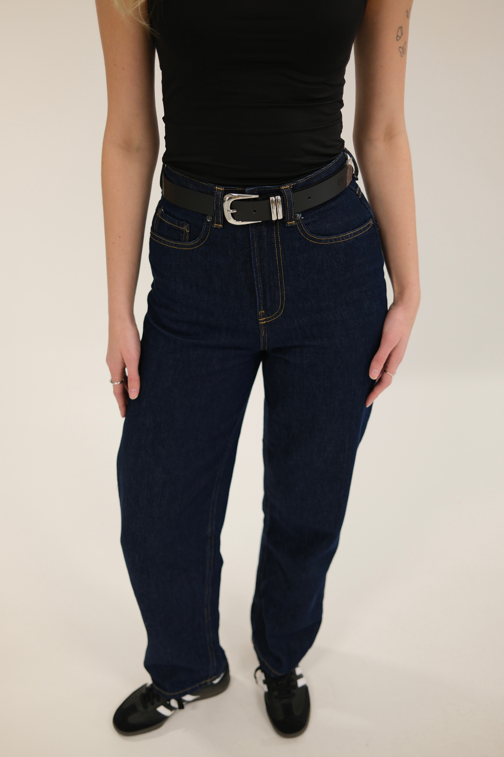 Emily Belt - juoda
