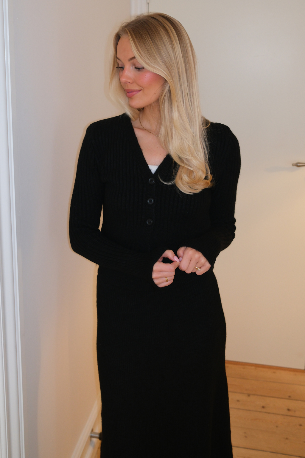 Nova Tie palaidinės megztas - juodas