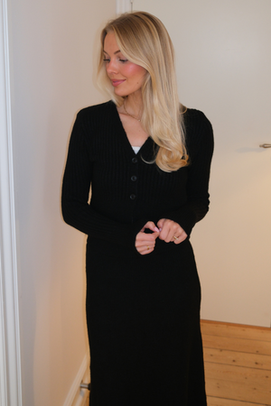 Nova Tie palaidinės megztas - juodas