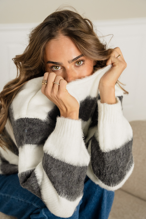 Celina dryžuotas megztas megztinis - baltas/pilkas