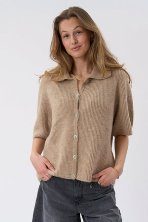 Alba Polo Knit – smėlio spalvos