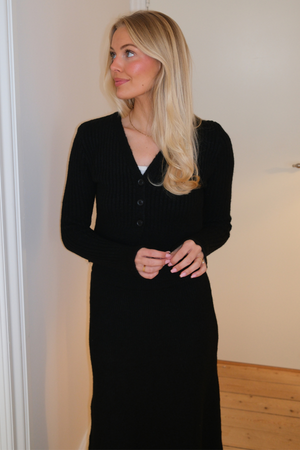 Nova Tie palaidinės megztas - juodas