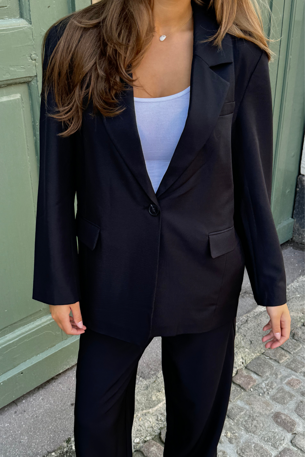 Negabaritinis kostiumas (juodas) - pakuotės sandoris