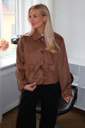 „Nelly“ trumpa striukė - ruda