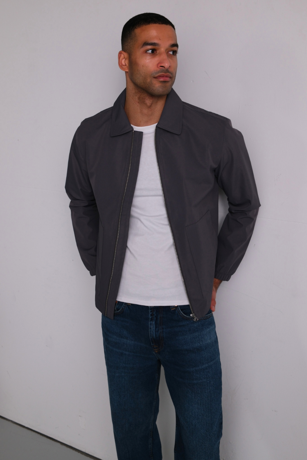 Trumpa striukė su užtrauktuku – pilka