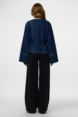 Flora džinsiniai marškinėliai – tamsiai mėlyni džinsai