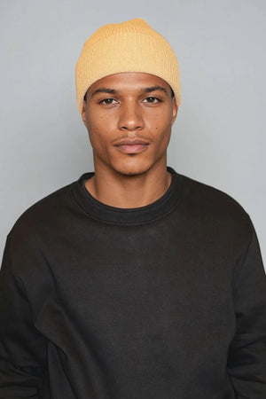 Megzta kepurė - Tamsiai smėlio spalvos