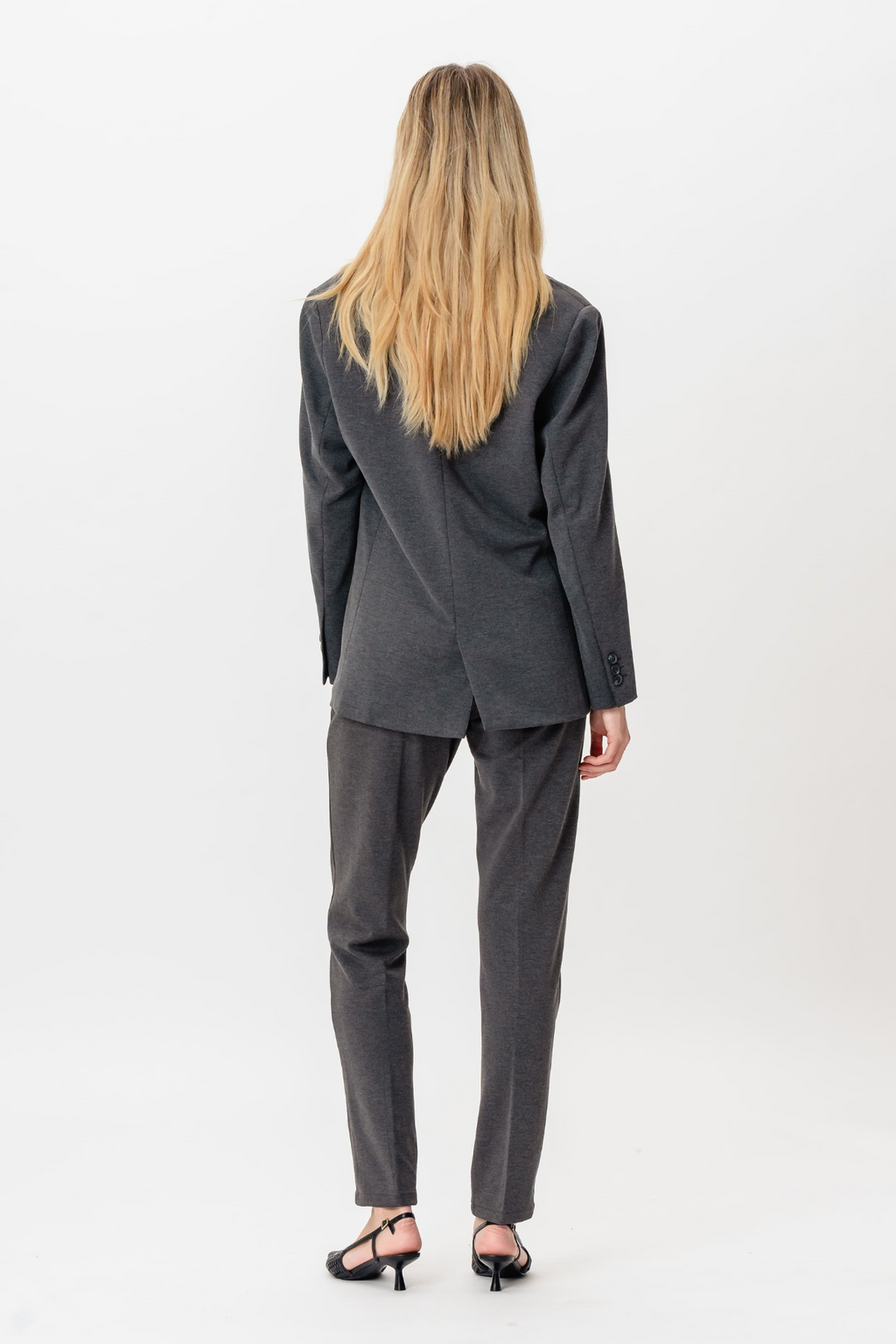 Performance Moteriškas kostiumas (tamsiai pilkas) – pasiūlymas