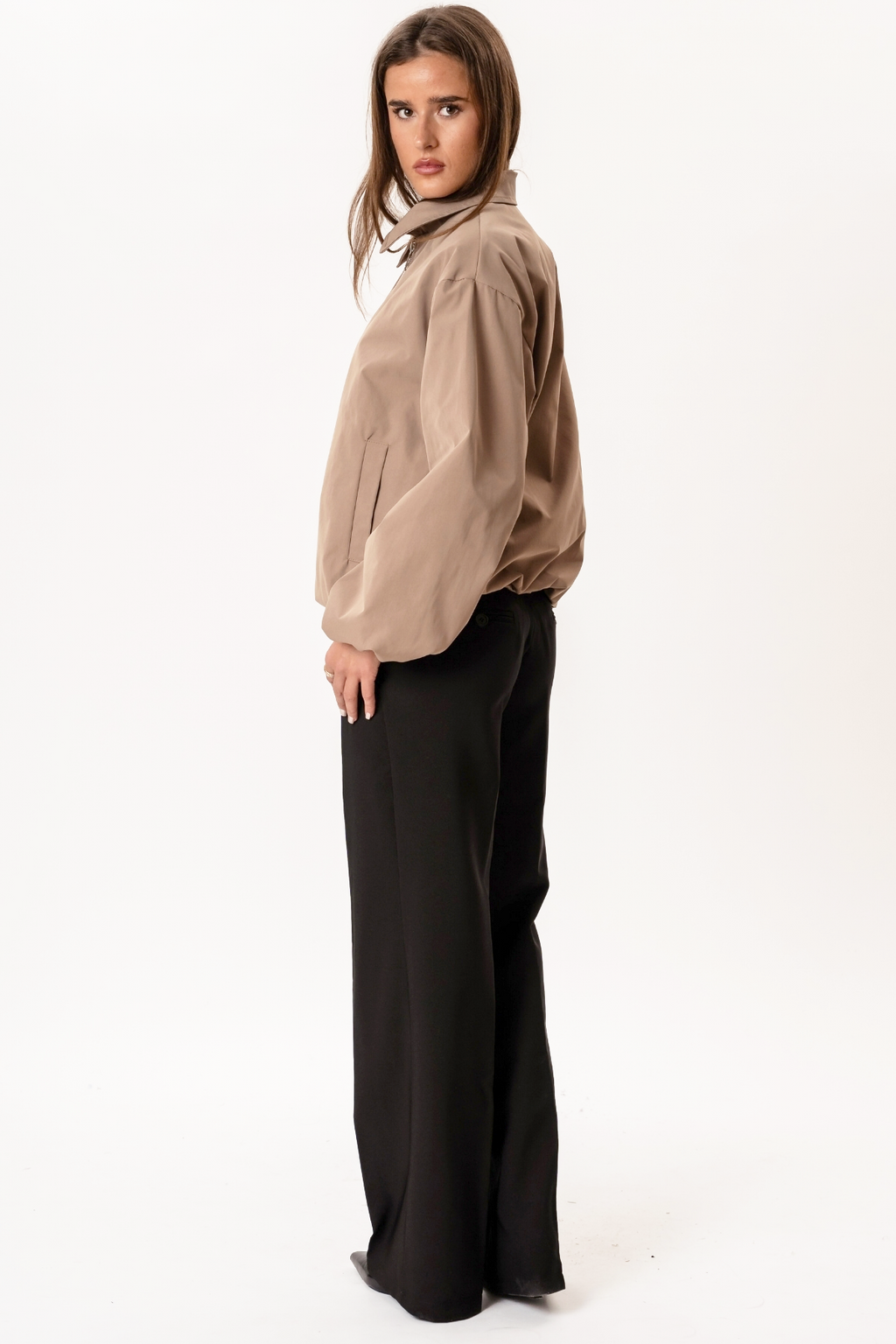 Ines Trumpas striukė - Camel