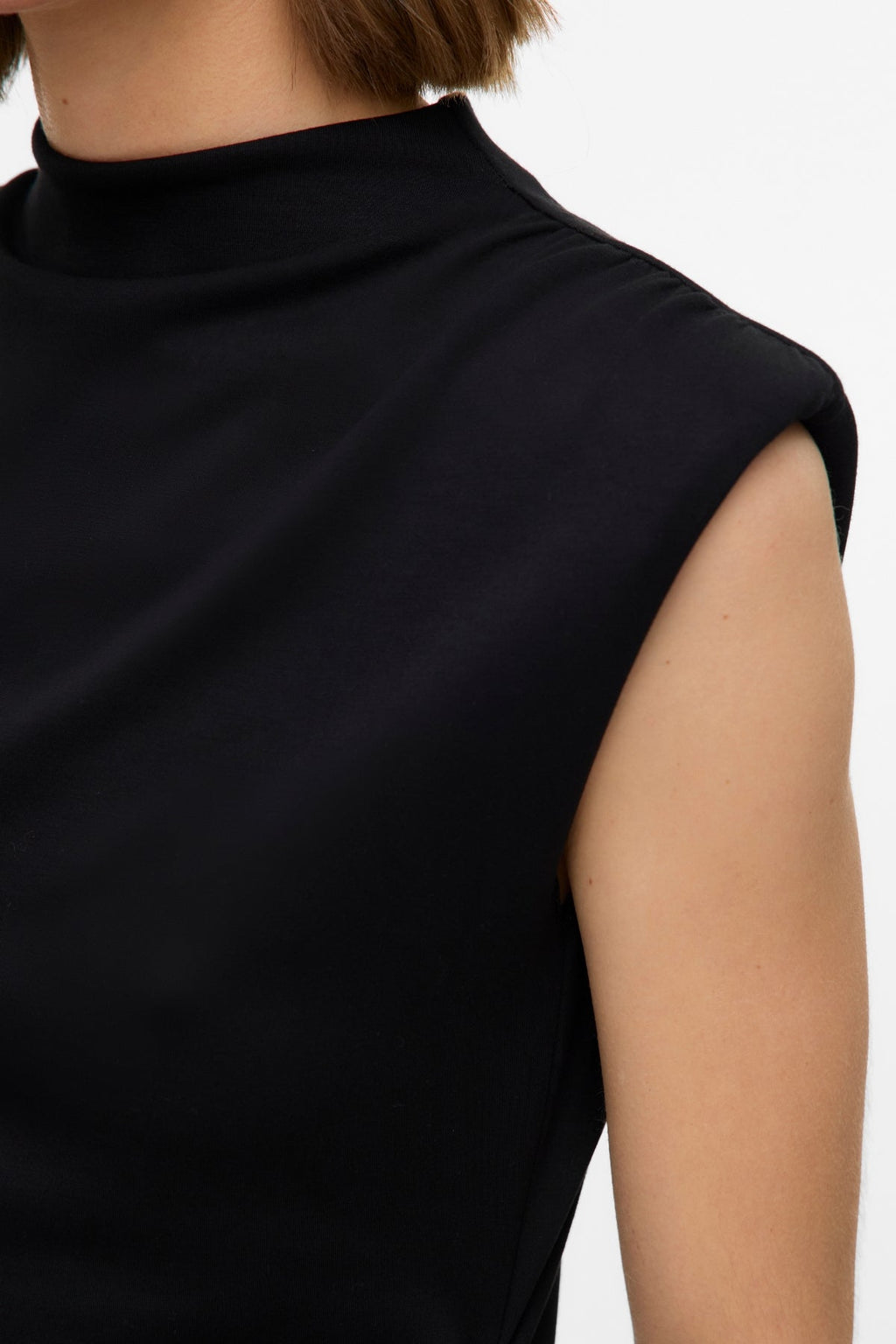 Nelli aukšto kaklo trumpa suknelė - juoda