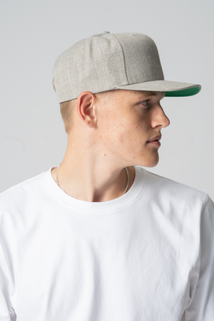 „Snapback“ - šviesiai pilka