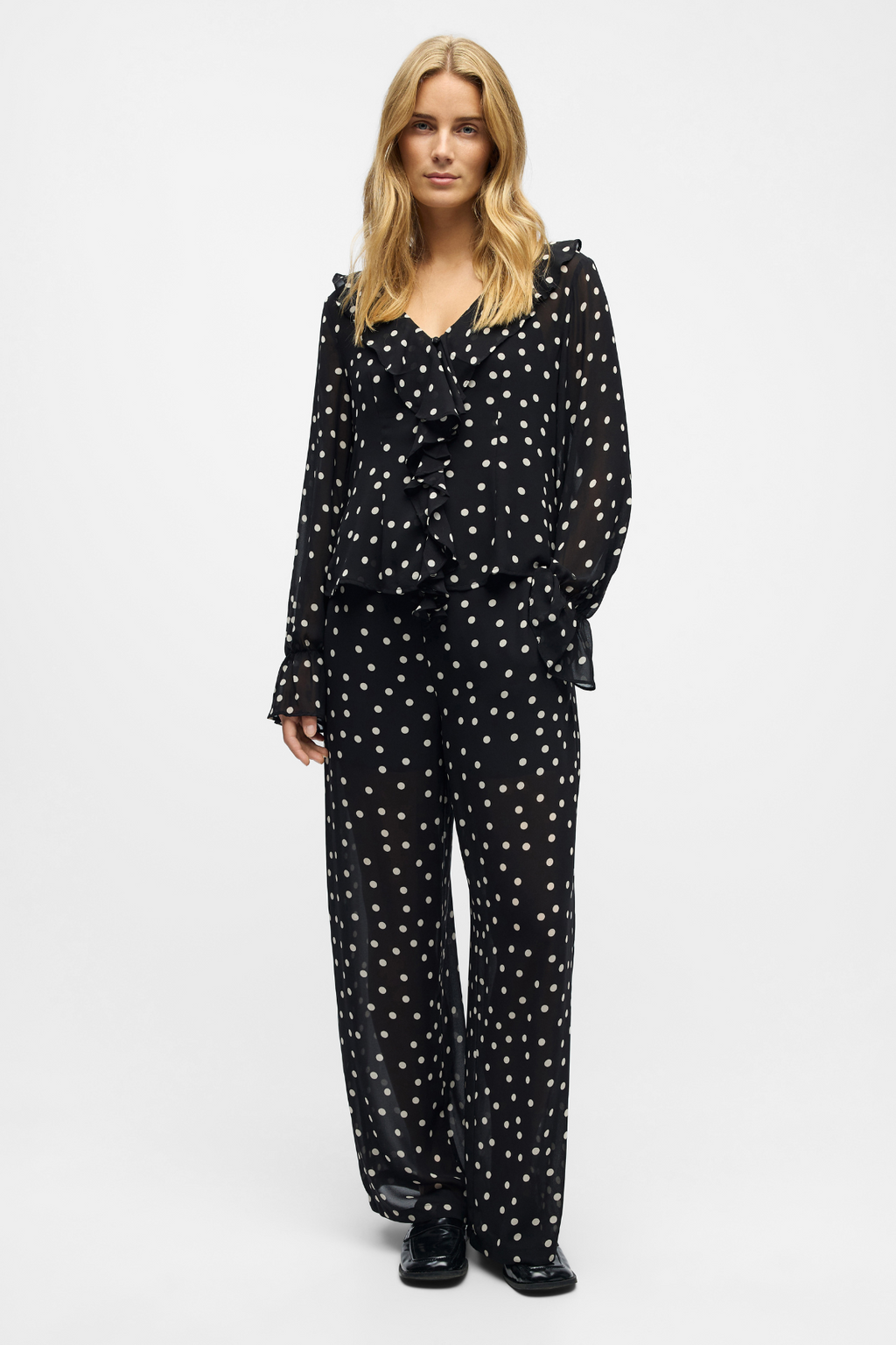 „Gina Pant“ - juodi taškai