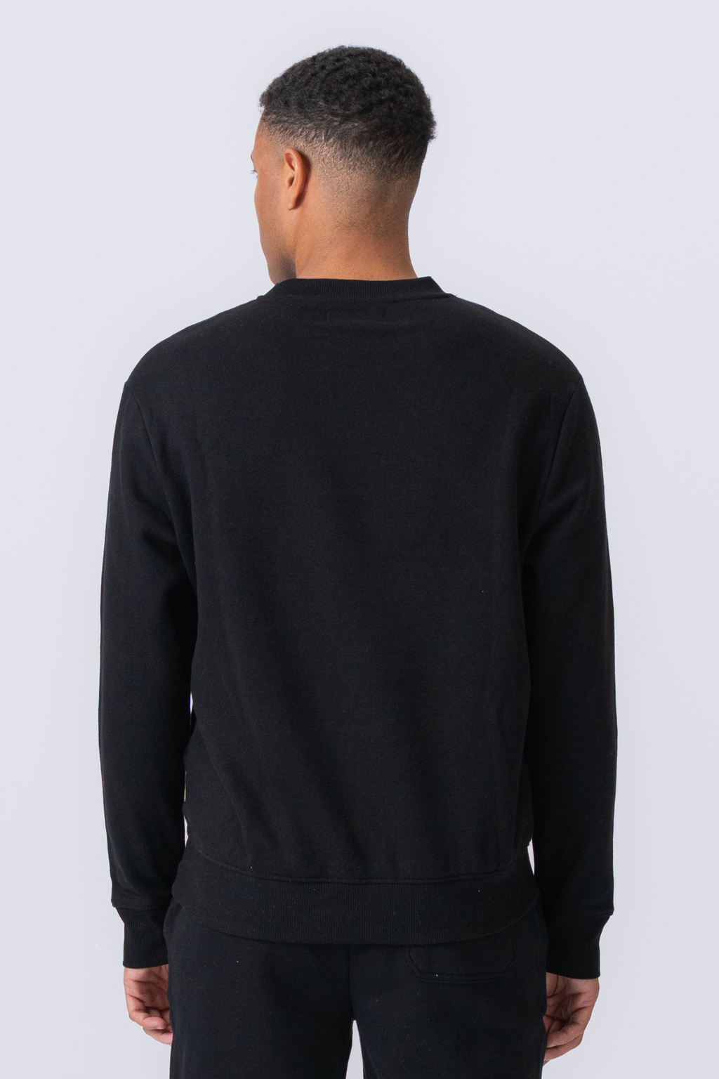Essential Crewneck – juodas
