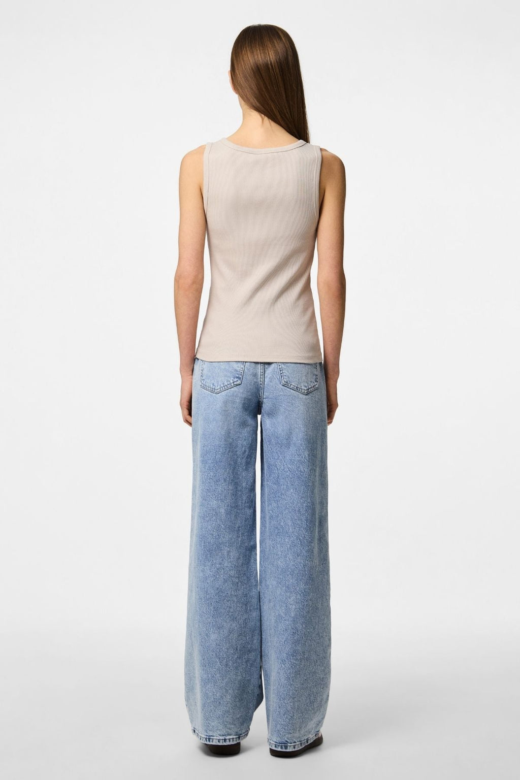 Gegužės tanko viršus - sidabriškai pilka