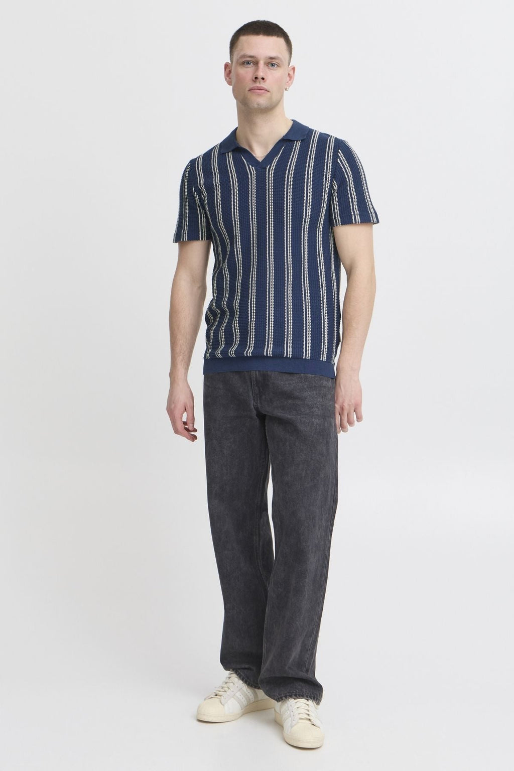 Dryžuotas megztinis - mėlynas