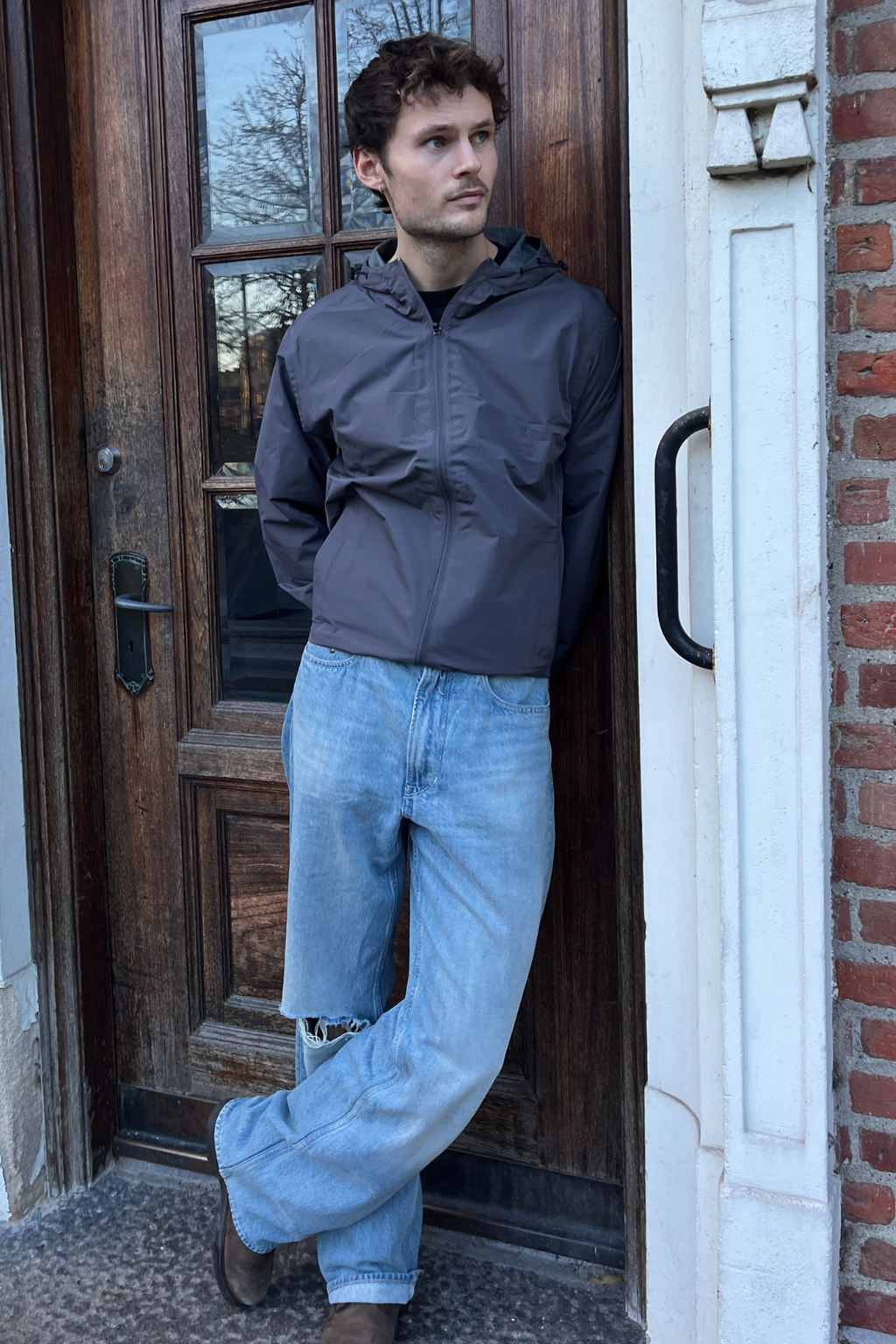 Vėjobreakeris - tamsiai pilka