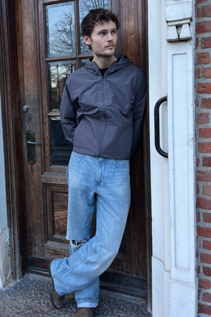 Vėjobreakeris - tamsiai pilka