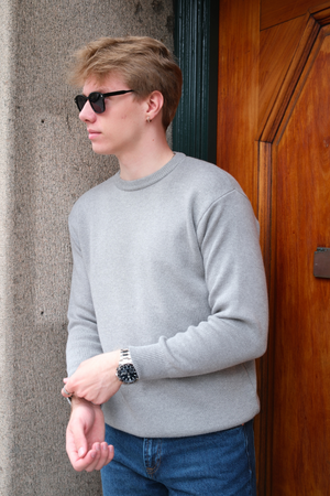 „Crewneck“ megztinis - šviesiai pilka