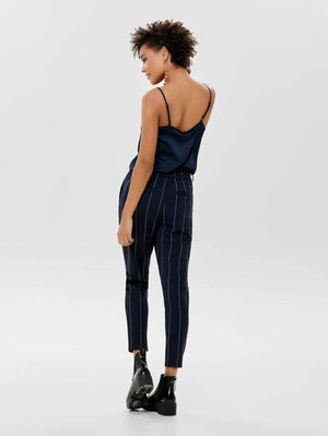 Viršutinė dalis su nėrinių detalėmis - Sky Capstain