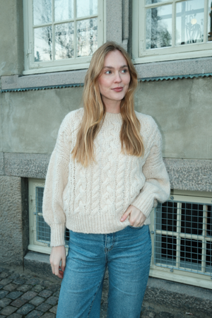 Emma Cable Knit – beveik baltas