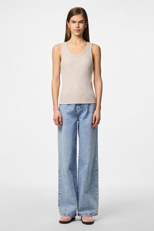 Gegužės tanko viršus - sidabriškai pilka