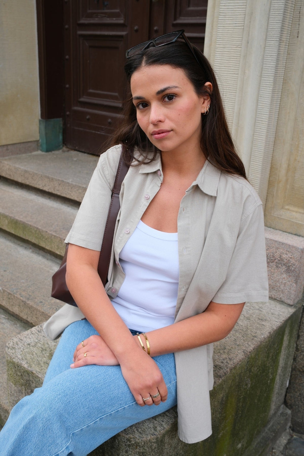 Trumpos rankovių marškinėliai - smėlis